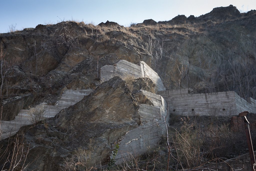 Rock Wall, Veles